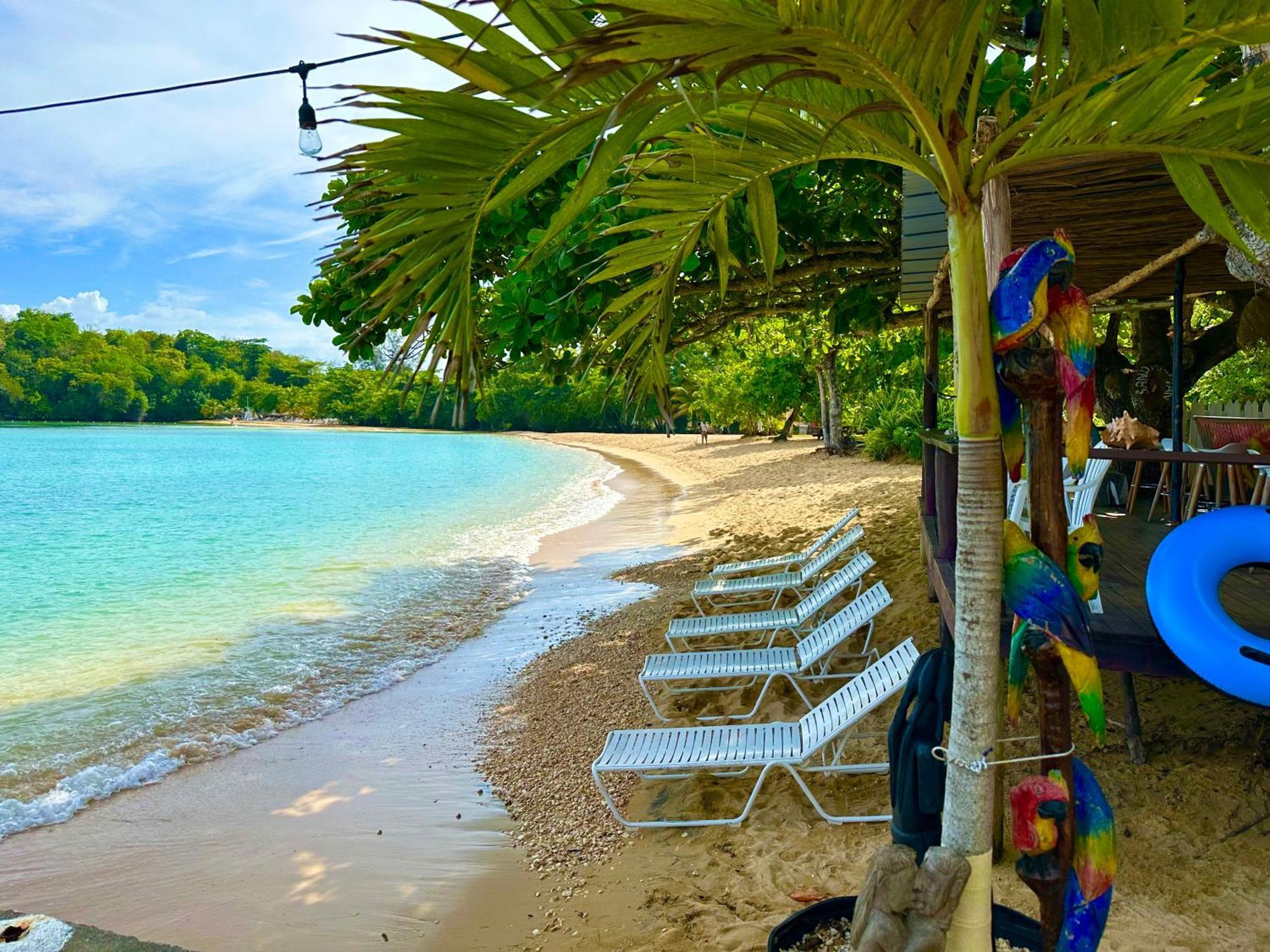 Sand And Tan Beach Hotel Ocho Rios Exterior photo